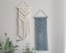 Load image into Gallery viewer, beginner macrame wall hanging pdf pattern. macrame patterns. macrame tutorials, diy macrame. boho home decor diy.