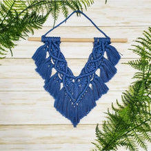Load image into Gallery viewer, Macrame wall hanging pdf pattern, beginner macrame tutorial, DIY macrame step by step, DIY boho decor, diy craft home decor. English only