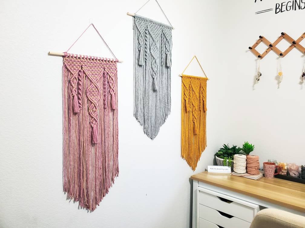 Macrame wall hanging 'stella'.