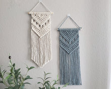 Load image into Gallery viewer, beginner macrame wall hanging pdf pattern. macrame patterns. macrame tutorials, diy macrame. boho home decor diy.
