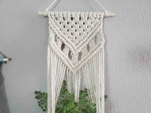 Load image into Gallery viewer, Beginner macrame wall hanging pdf pattern. macrame patterns. macrame tutorials, diy macrame. boho home and wall decor diy.
