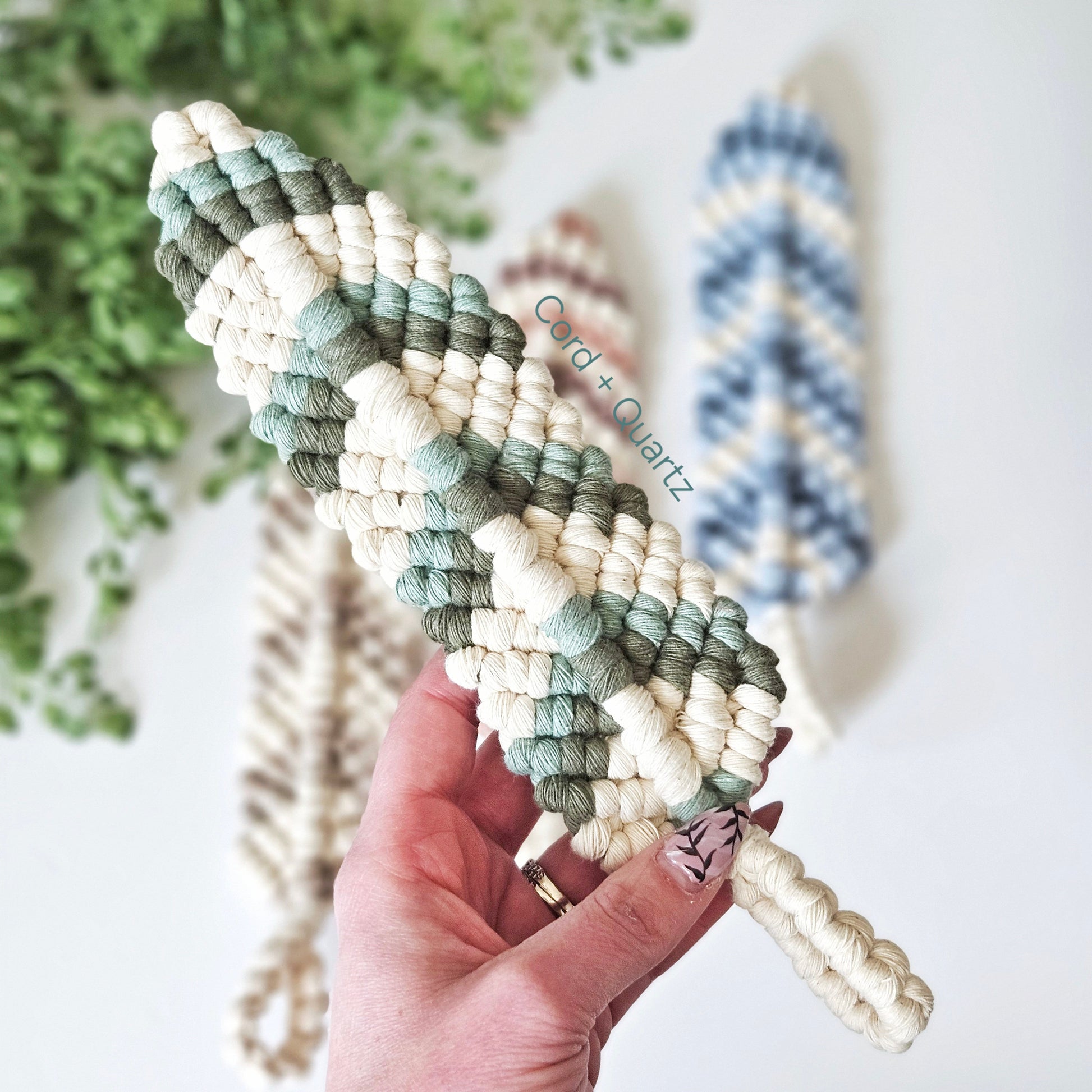 macrame feather wall hanging