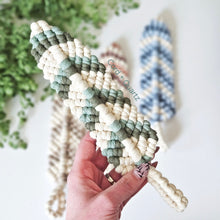 Load image into Gallery viewer, macrame feather wall hanging
